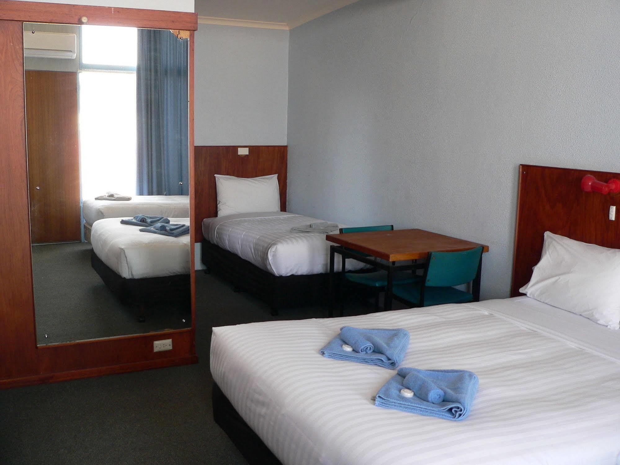 Ship Inn Motel Yarram Extérieur photo